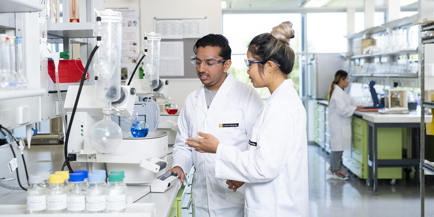 2 students in a lab